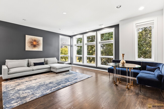 Foto del edificio - 4402 S Prairie Ave
