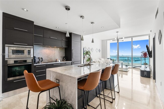 Building Photo - 900 Biscayne Blvd