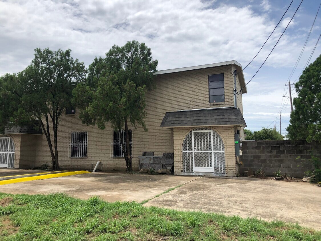 Primary Photo - 1301 E Lyon St