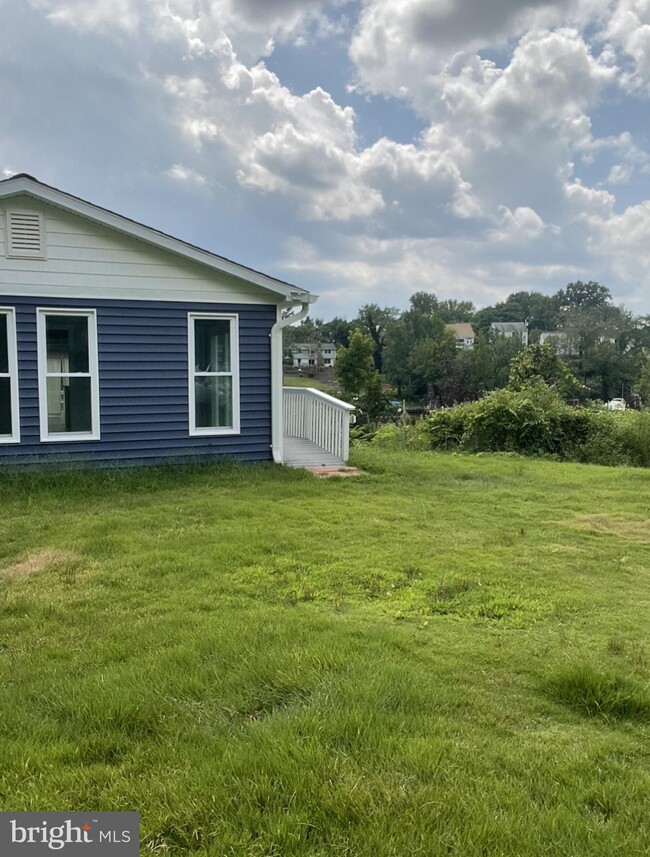Building Photo - 819 Long Cove Rd