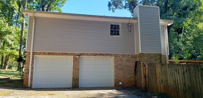 Building Photo - 377 W Wind Dr SW