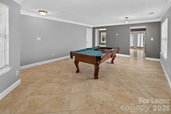 Foto del edificio - 10745 Glenluce Ave