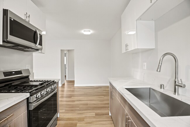 Foto del edificio - 1352 W 36th St