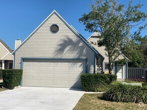 Building Photo - 108 N Lake Cir