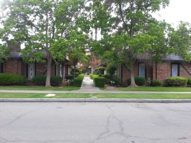 Primary Photo - 5023-5053 N Roosevelt Ave