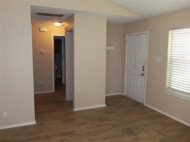 Foto del edificio - 9616 Sugar Hill Dr