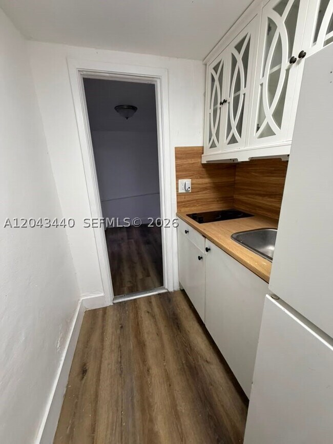 Foto del edificio - 2137 NW 1st St
