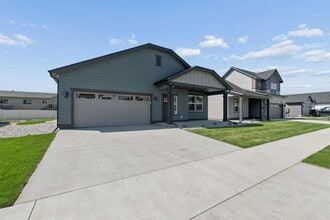 Building Photo - 421 Needlegrass Ln