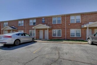 Building Photo - 812 Golf View Pl
