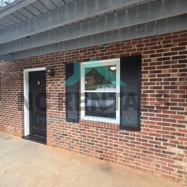 Building Photo - 2559 Green Oaks Ct SE