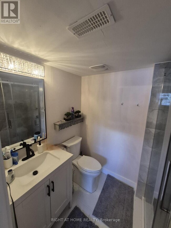 Building Photo - 2370 Esprit Dr