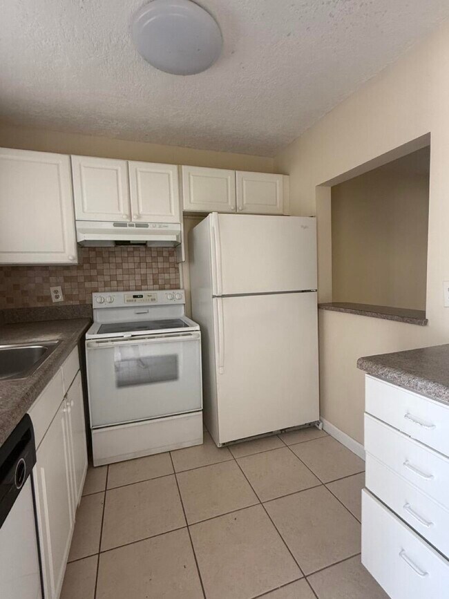Foto del edificio - 9915 Sandalfoot Blvd