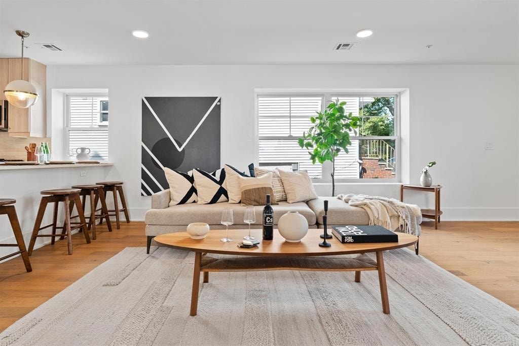 Foto principal - 525 Ave E