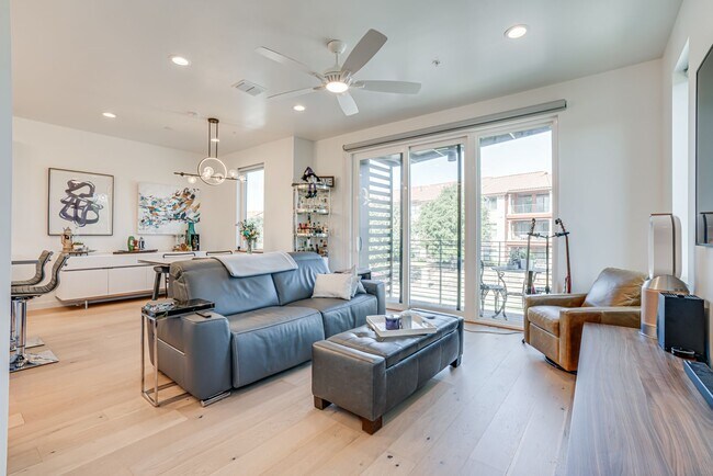 Foto del edificio - 1905 Dutton Drive