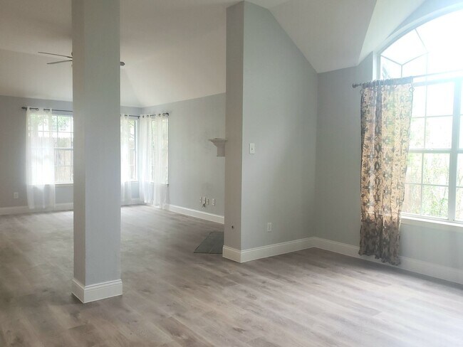 Foto del edificio - 3822 Newland Dr