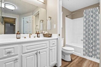 Interior Photo - Madison Hancock Park