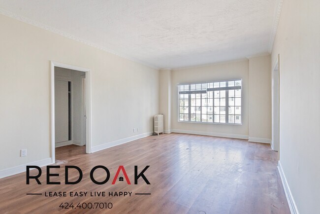 Foto del edificio - 570 N Rossmore Ave