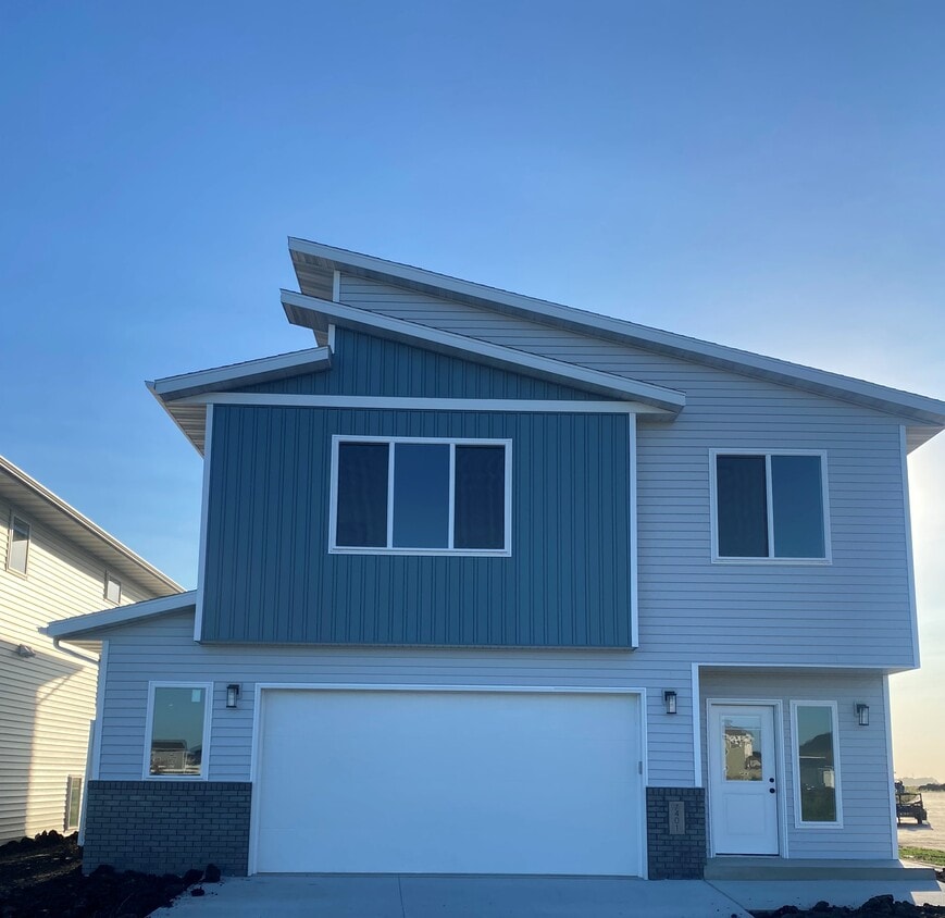 7489 23rd St S, Fargo, ND 58104 House Rental in Fargo, ND