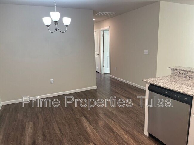 Foto del edificio - 1517 Rosewood Dr