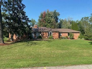 Building Photo - 1606 Bracken Rd