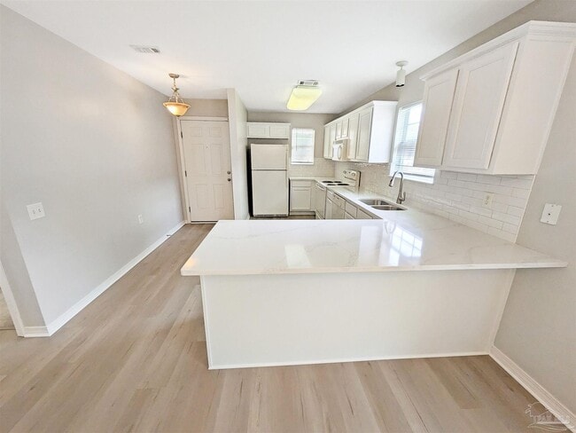 Building Photo - 5915 Bilek Dr