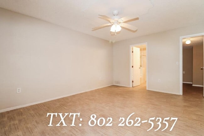 Foto del edificio - 3232 Centerwood Dr