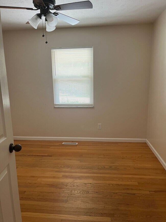 Building Photo - Updated Three Bedroom Duplex in Charleston