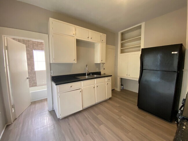Kitchen - 3020 Sappington Pl