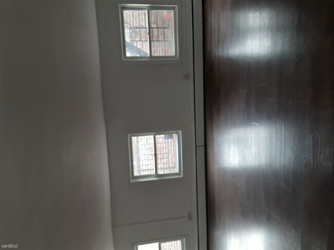 Foto del edificio - 218 W Monument St