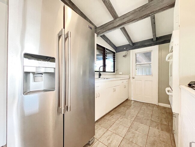 Foto del edificio - Pet Friendly Kailua House Backing to Canal