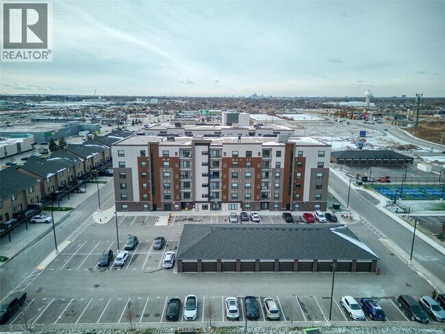 Building Photo - 728 Brownstone Dr