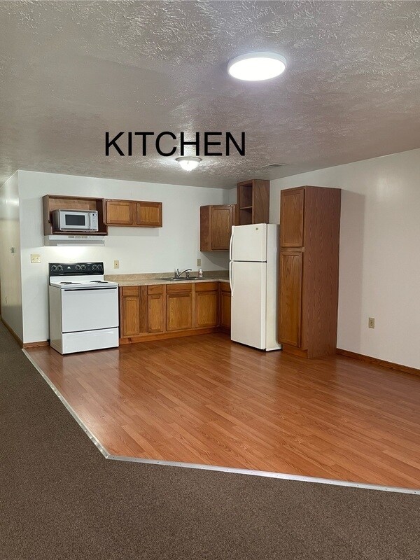 Building Photo - 102 N. Main St, Apt F