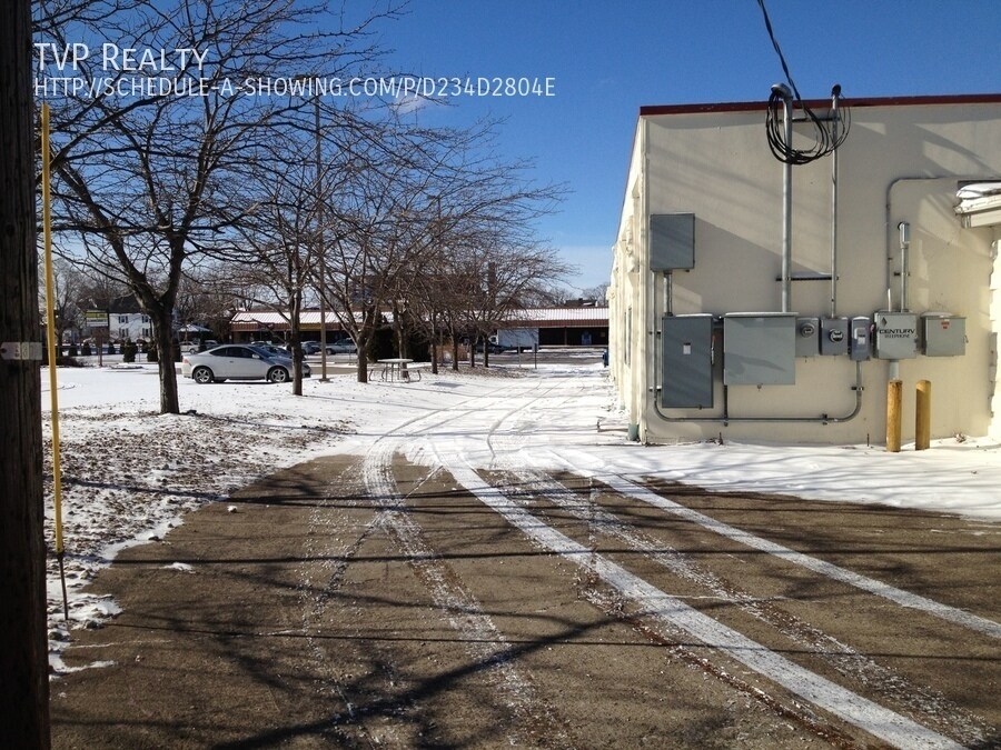 Commercial Storefront House for Rent in Lorain, OH