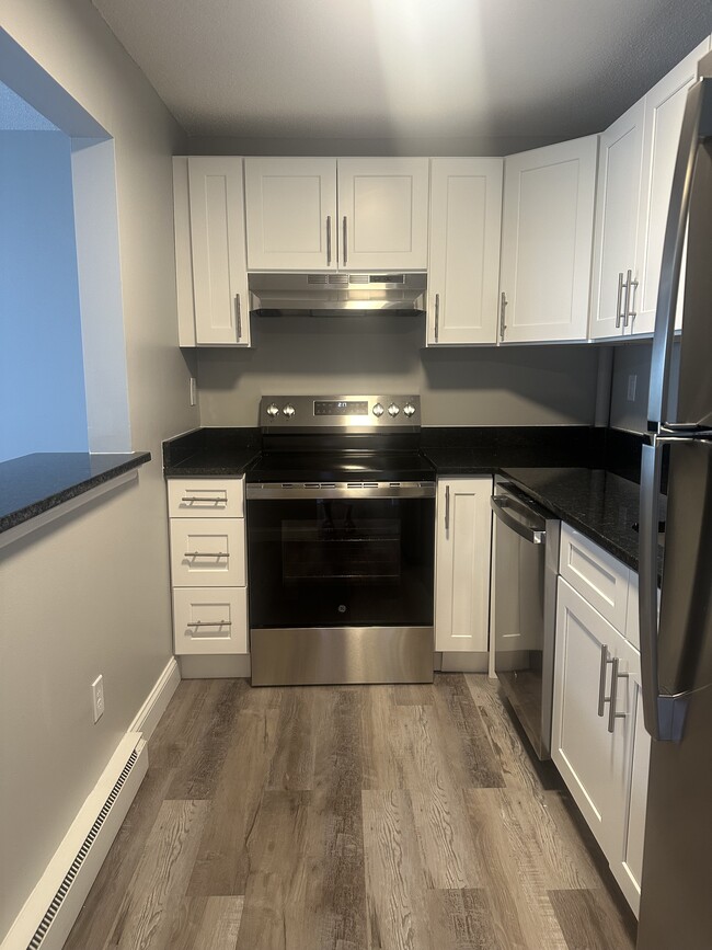 Building Photo - Towne House Apartments
