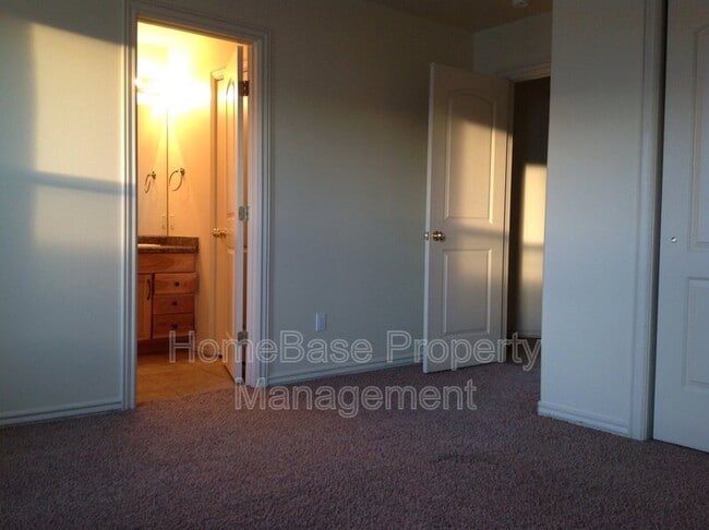 Building Photo - 605 Mesa Vista Dr