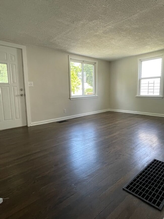 Foto del edificio - Bright & Inviting 2-Bedroom Home with Larg...