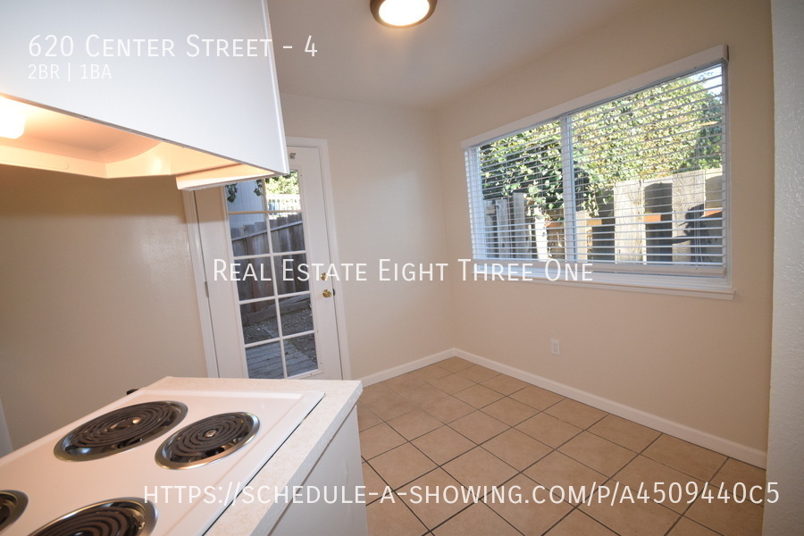 Building Photo - Capitola 2 Bed / 1 Bath 2nd Story Apartment