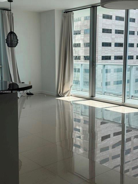 Foto del edificio - 300 S Biscayne Blvd