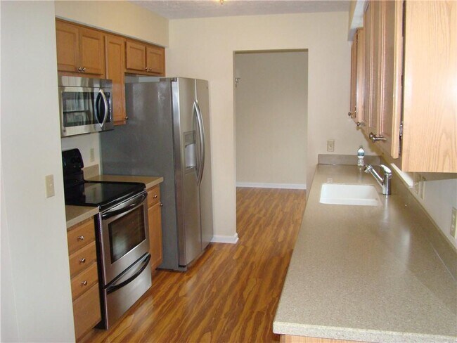 Building Photo - 14715 Shadow Lakes Dr E