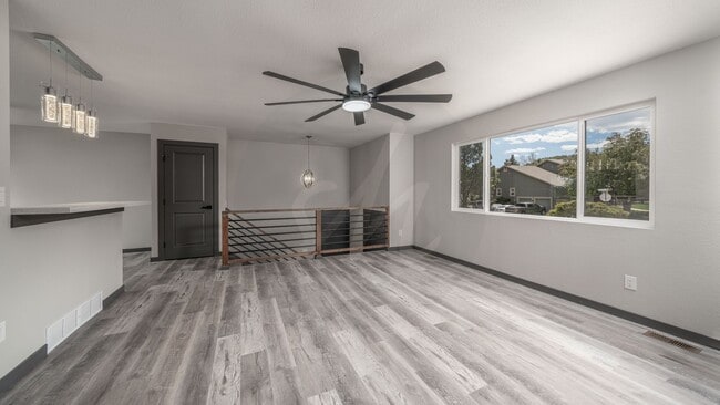 Building Photo - Desired West Side Home in Holland Park