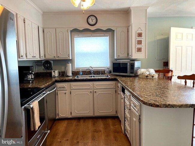 Foto del edificio - 117 Newport Bay Dr