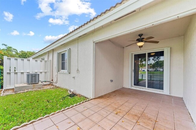 Building Photo - 11424 SW 17th Ct
