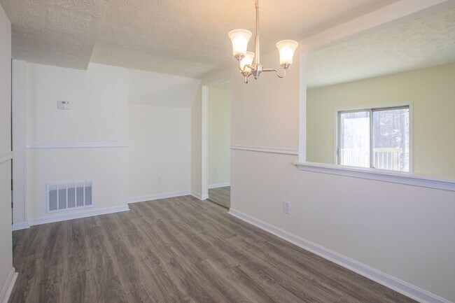 Building Photo - Amazing 3 BR/2.5 BA Townhome in Landover!