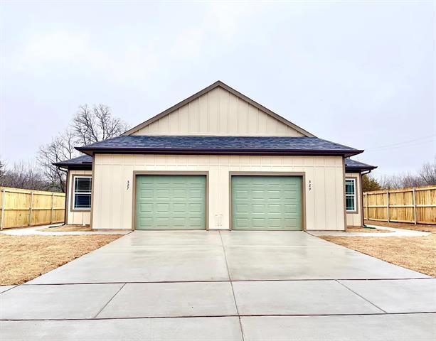 Foto del edificio - 327 E Nelson St