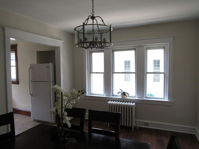 Building Photo - 745 Hathaway Ln