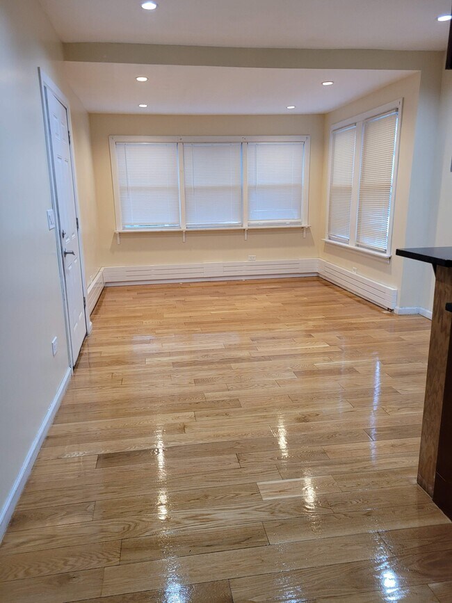 Living /Dining Area - 10441 104th St