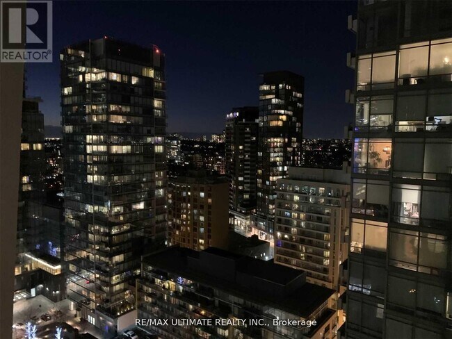 Photo du bâtiment - 1 Yorkville Ave