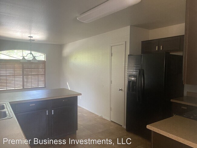 Foto del edificio - 3 br, 2 bath House - 12464 W. Mandalay Ln.