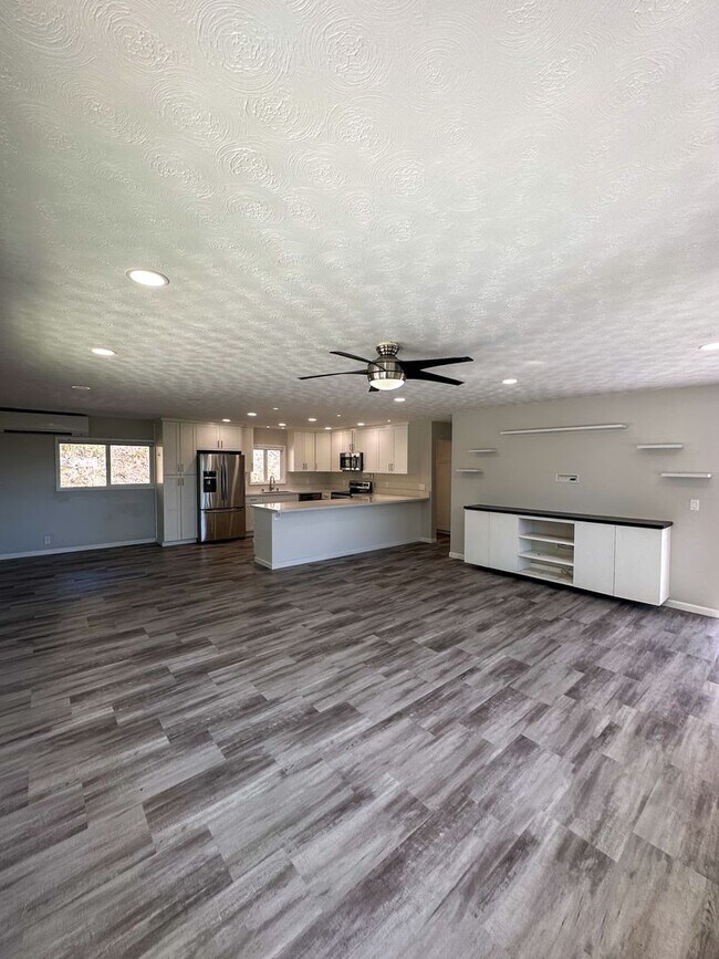 Building Photo - 2168E Maha Pl Honolulu HI. 96819