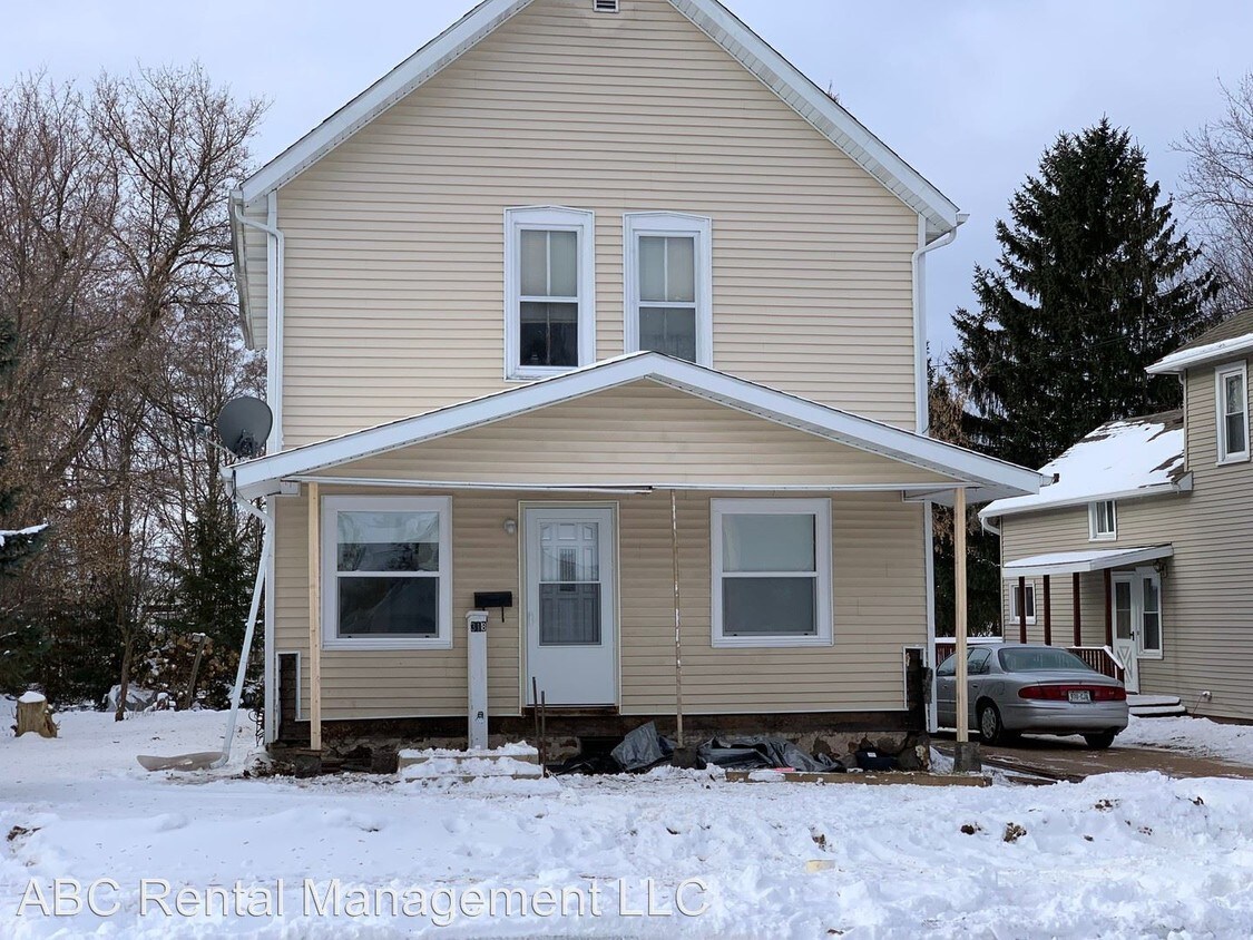 318 Field St, Antigo, WI 54409 Apartment for Rent in Antigo, WI